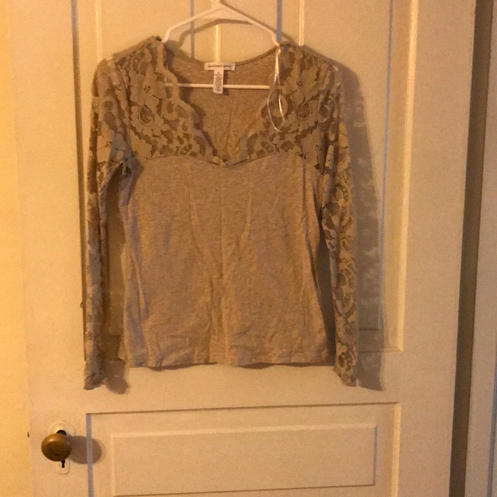 Medium long sleeve lace shirt
